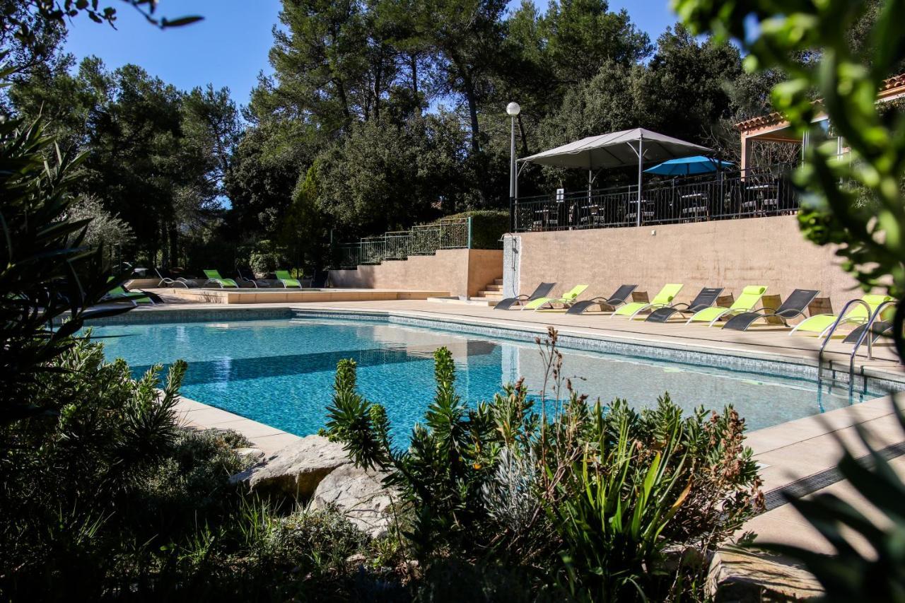 Les Arbousiers Village Hotel Provencal La Roquebrussanne Экстерьер фото