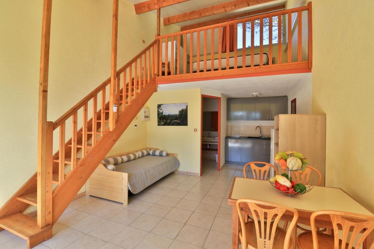 Les Arbousiers Village Hotel Provencal La Roquebrussanne Экстерьер фото