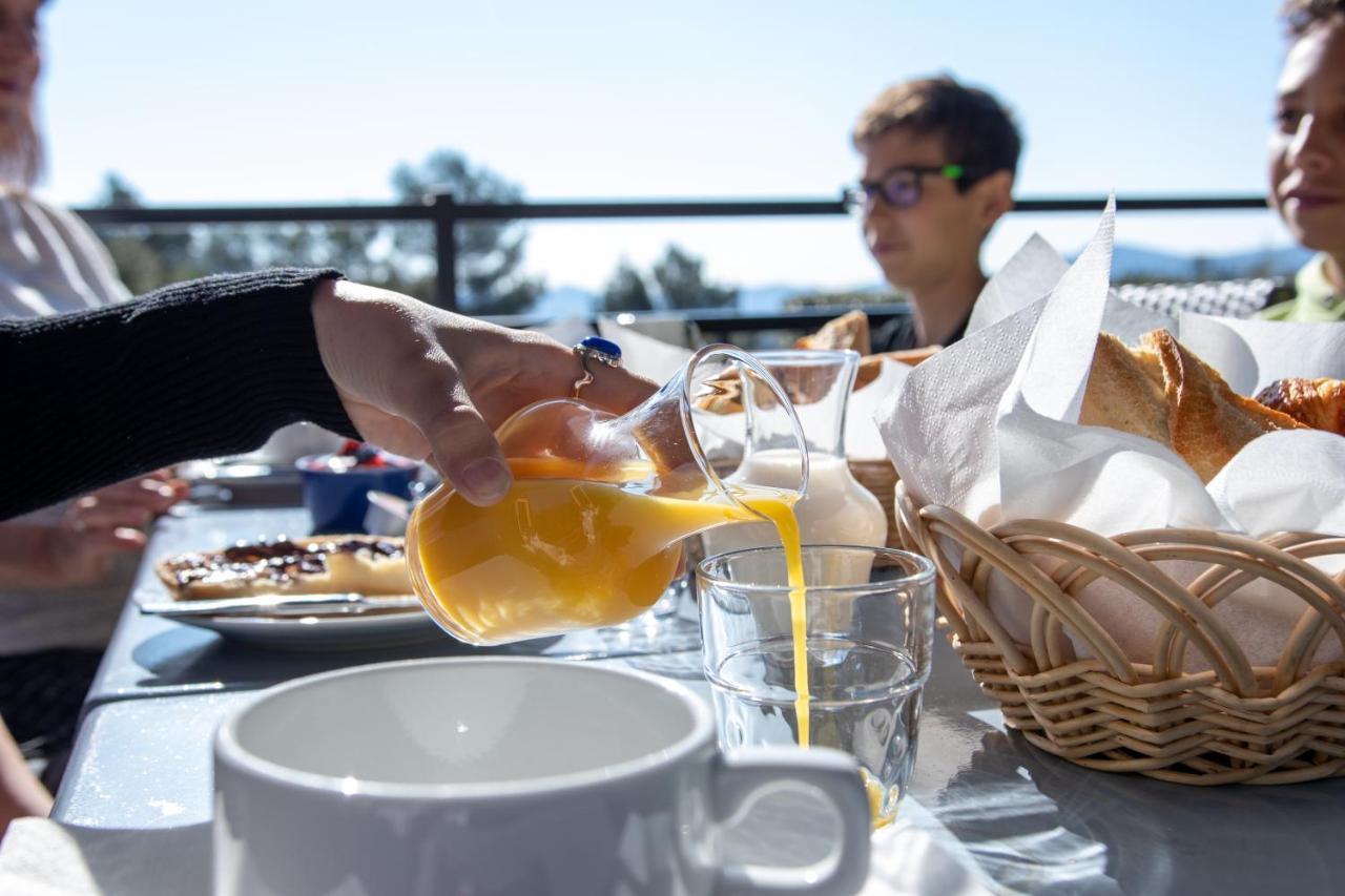 Les Arbousiers Village Hotel Provencal La Roquebrussanne Экстерьер фото