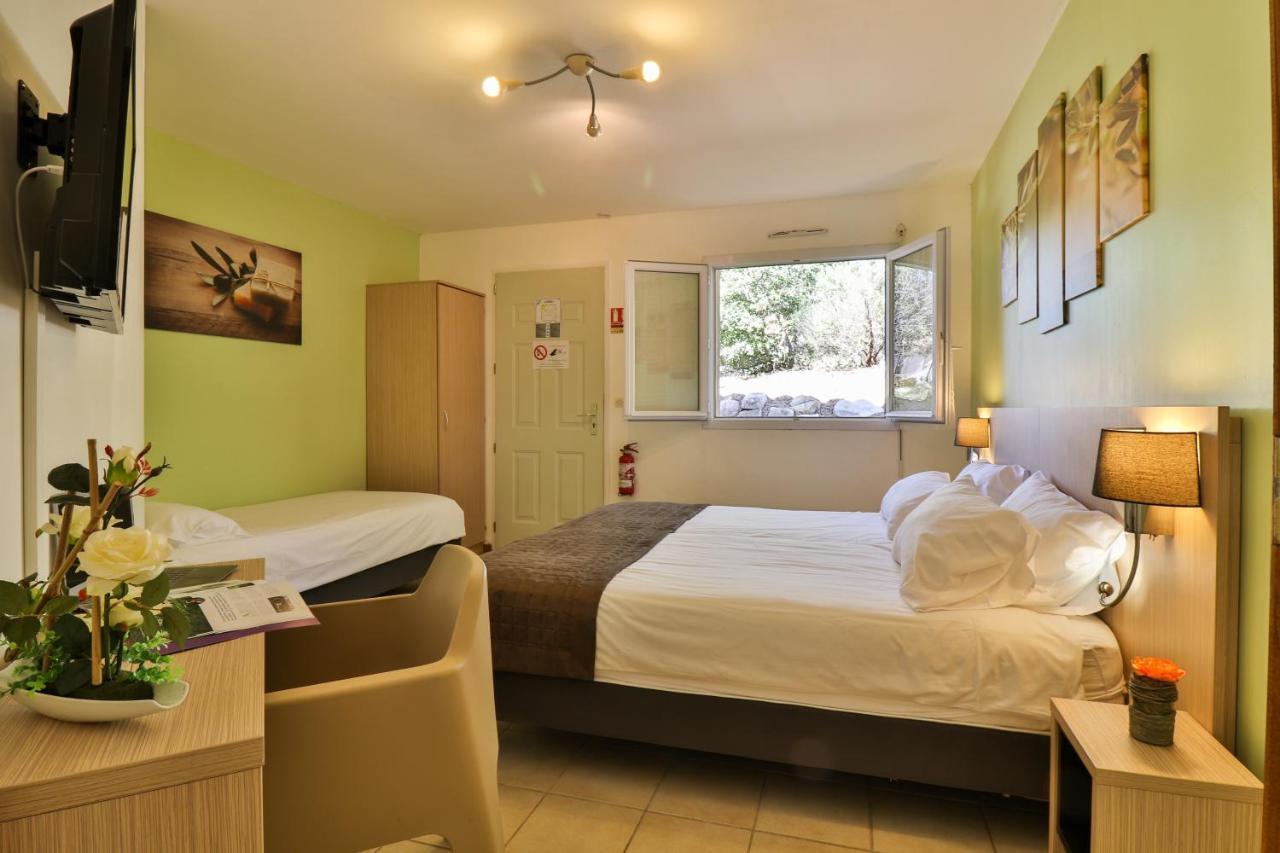 Les Arbousiers Village Hotel Provencal La Roquebrussanne Экстерьер фото
