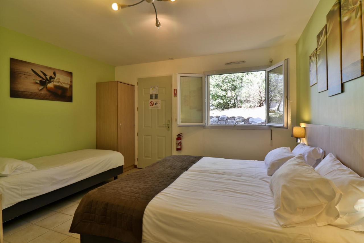 Les Arbousiers Village Hotel Provencal La Roquebrussanne Экстерьер фото