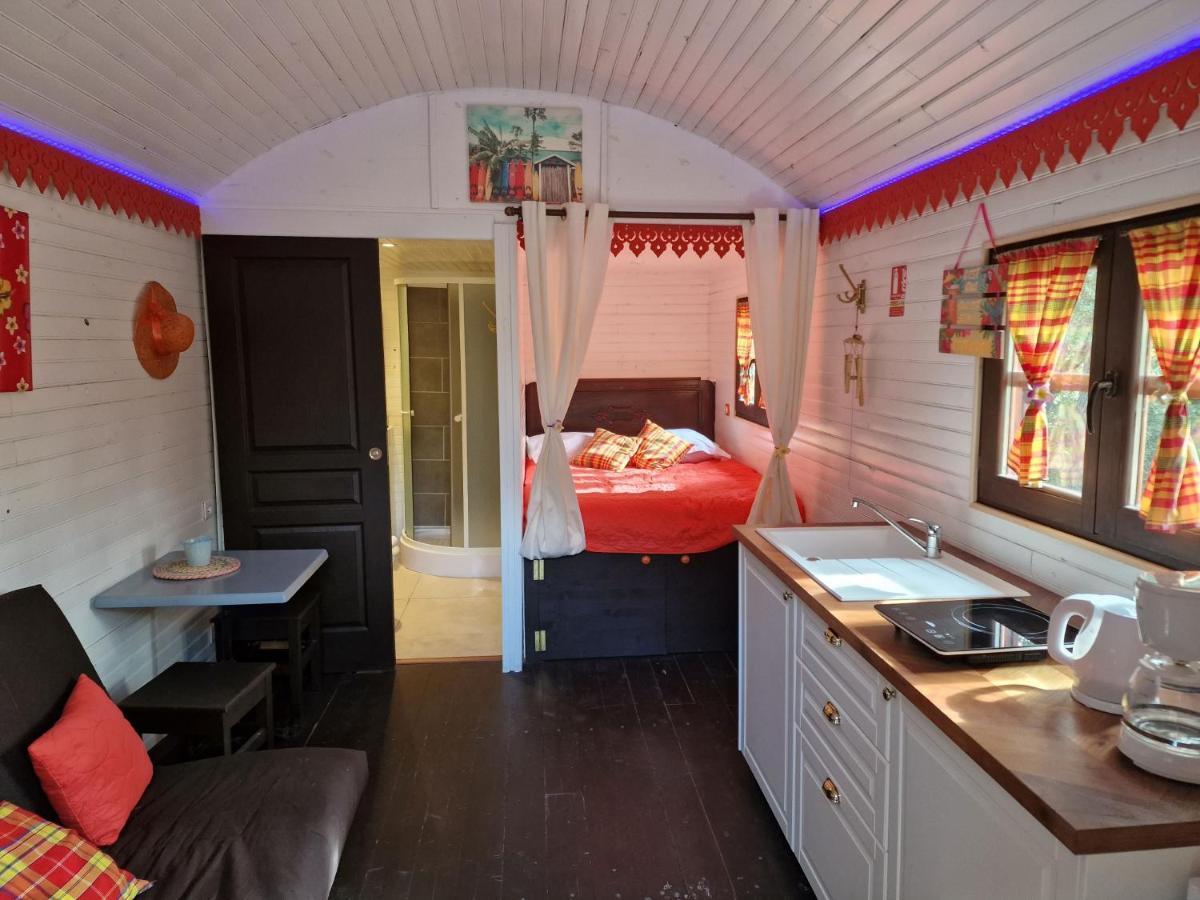 Les Arbousiers Village Hotel Provencal La Roquebrussanne Экстерьер фото