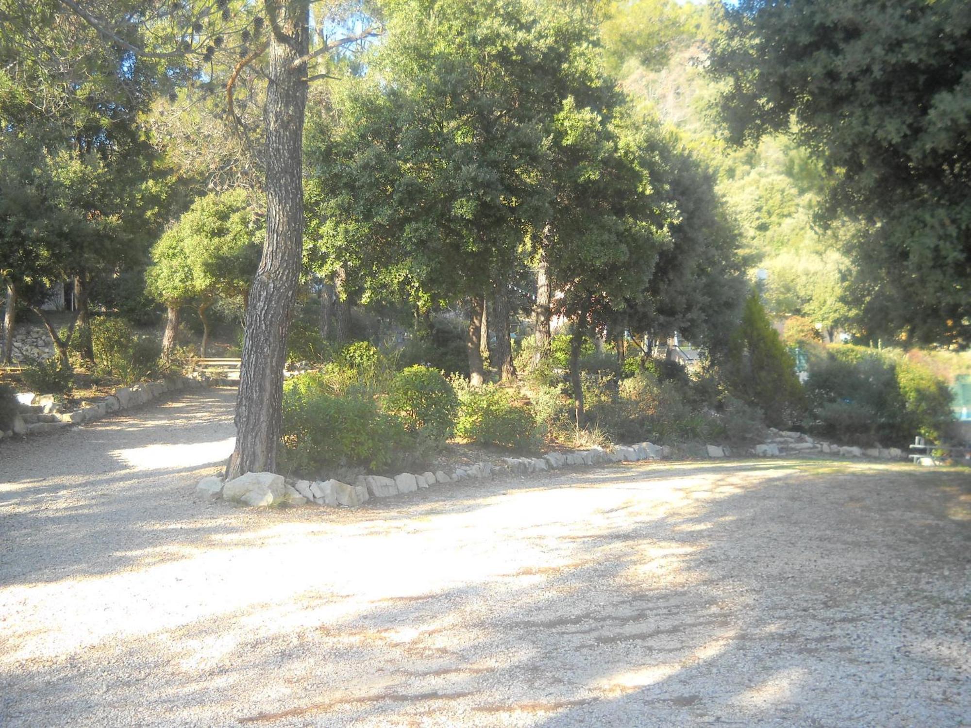 Les Arbousiers Village Hotel Provencal La Roquebrussanne Экстерьер фото