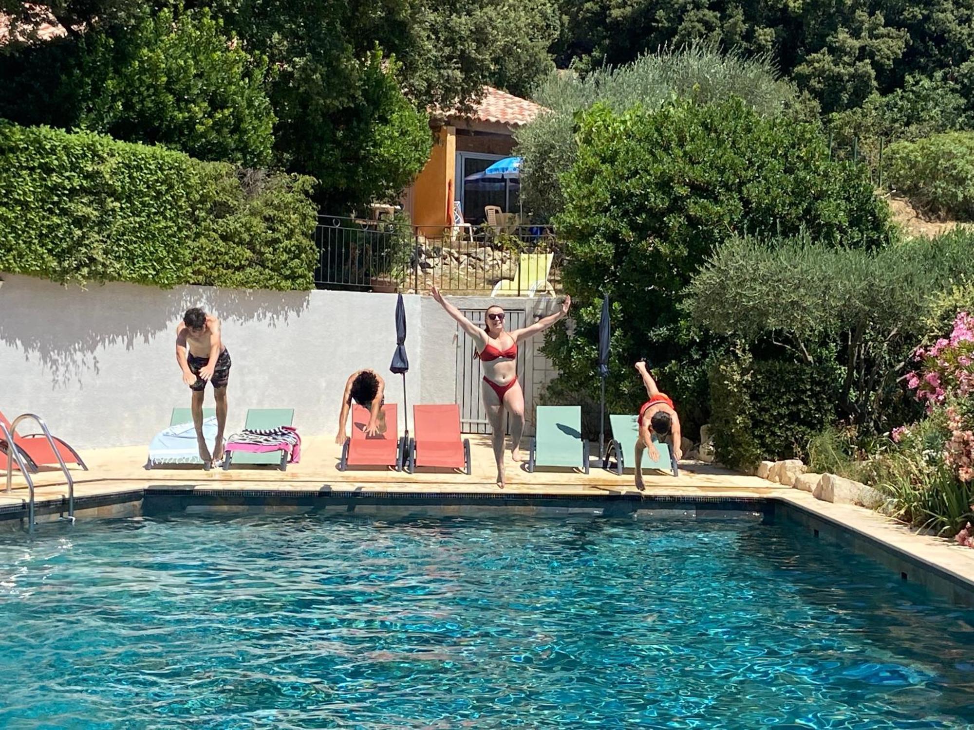 Les Arbousiers Village Hotel Provencal La Roquebrussanne Экстерьер фото