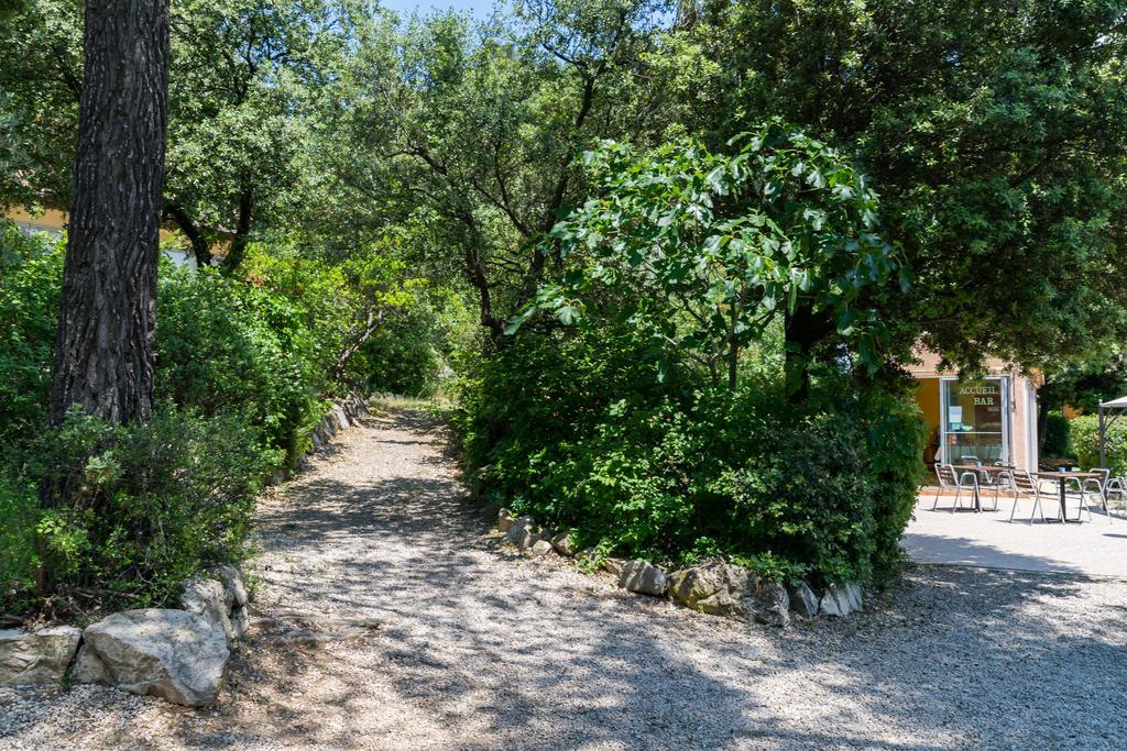 Les Arbousiers Village Hotel Provencal La Roquebrussanne Экстерьер фото