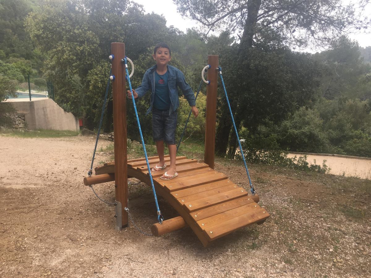 Les Arbousiers Village Hotel Provencal La Roquebrussanne Экстерьер фото